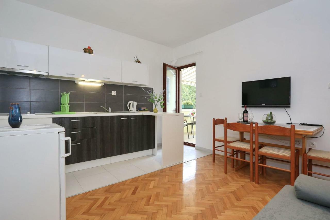 זאטון Apartments Romansa מראה חיצוני תמונה