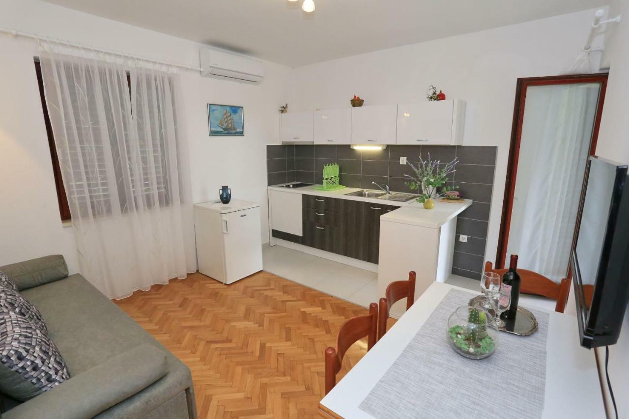 זאטון Apartments Romansa מראה חיצוני תמונה
