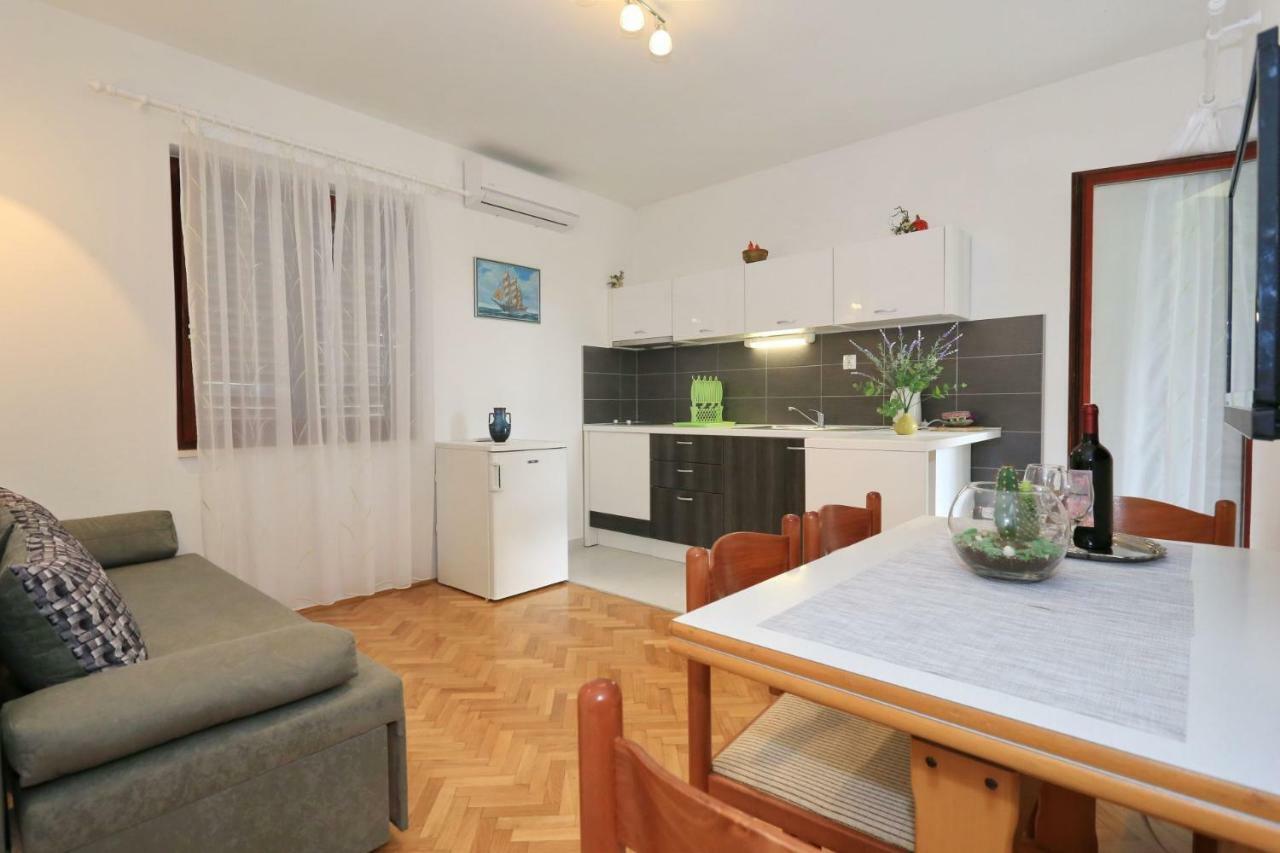 זאטון Apartments Romansa מראה חיצוני תמונה