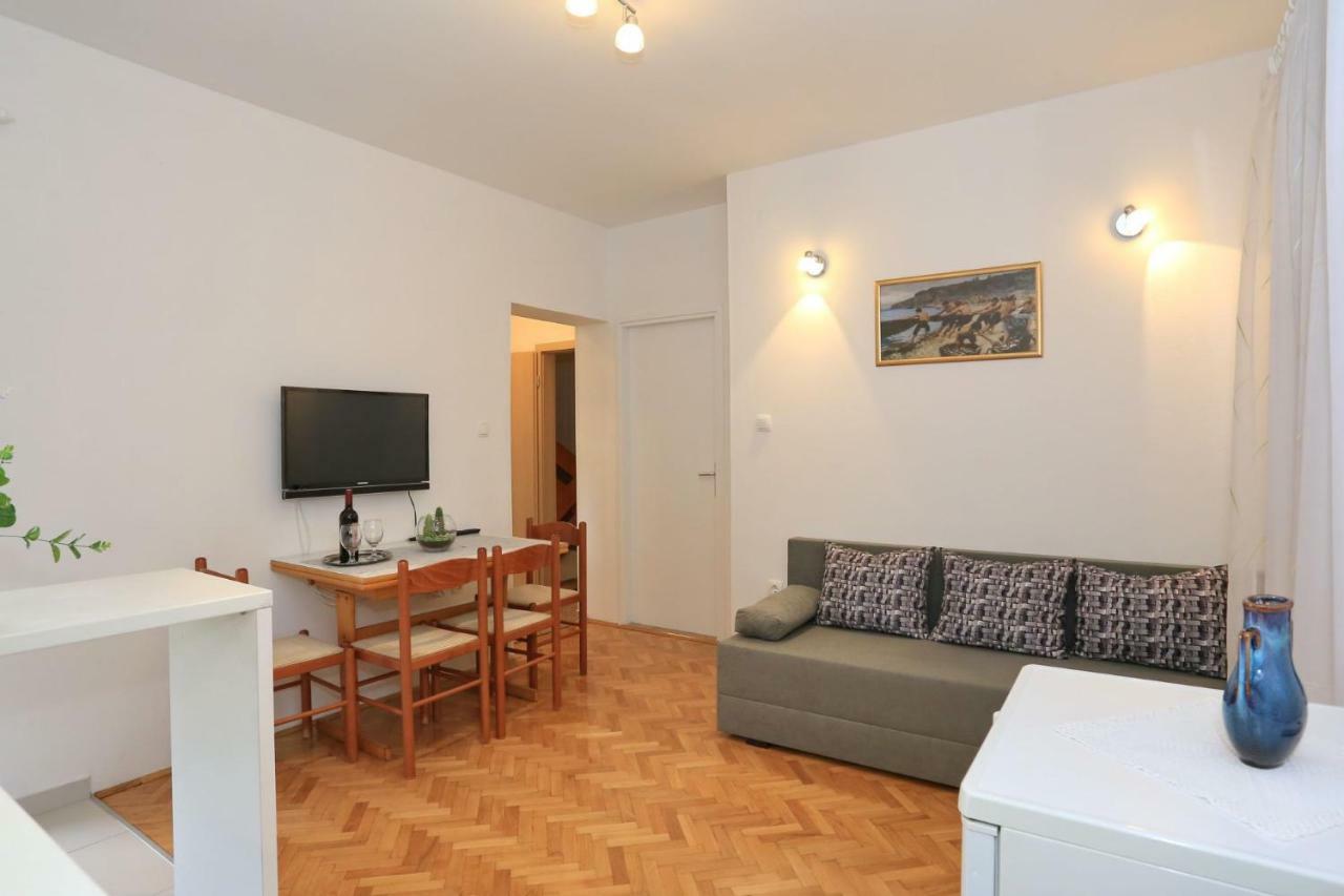 זאטון Apartments Romansa מראה חיצוני תמונה