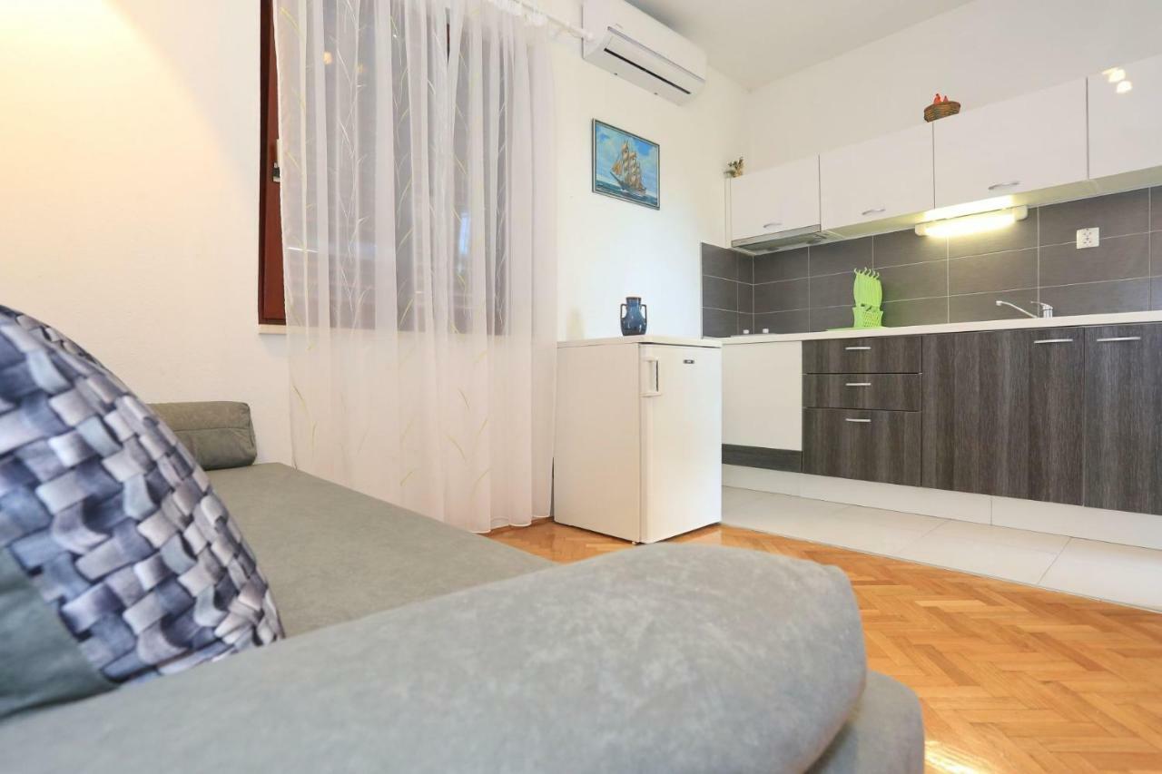זאטון Apartments Romansa מראה חיצוני תמונה