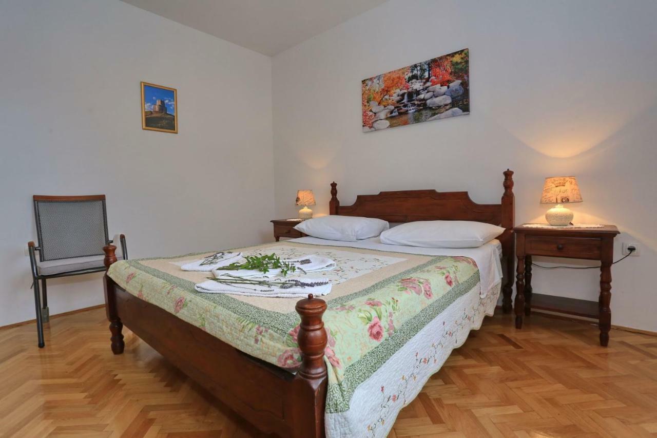 זאטון Apartments Romansa מראה חיצוני תמונה
