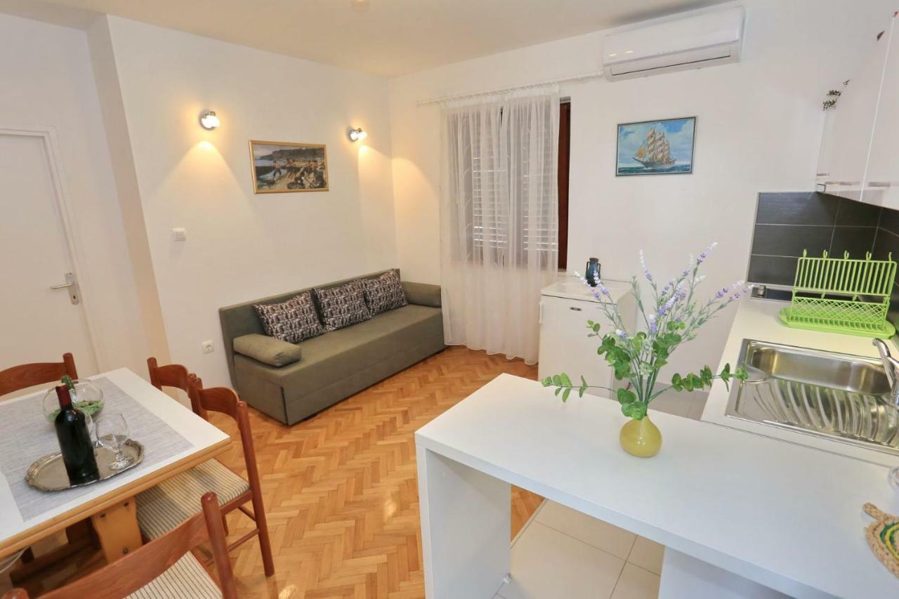 זאטון Apartments Romansa מראה חיצוני תמונה