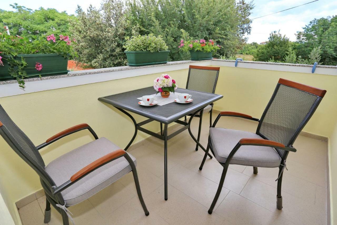 זאטון Apartments Romansa מראה חיצוני תמונה