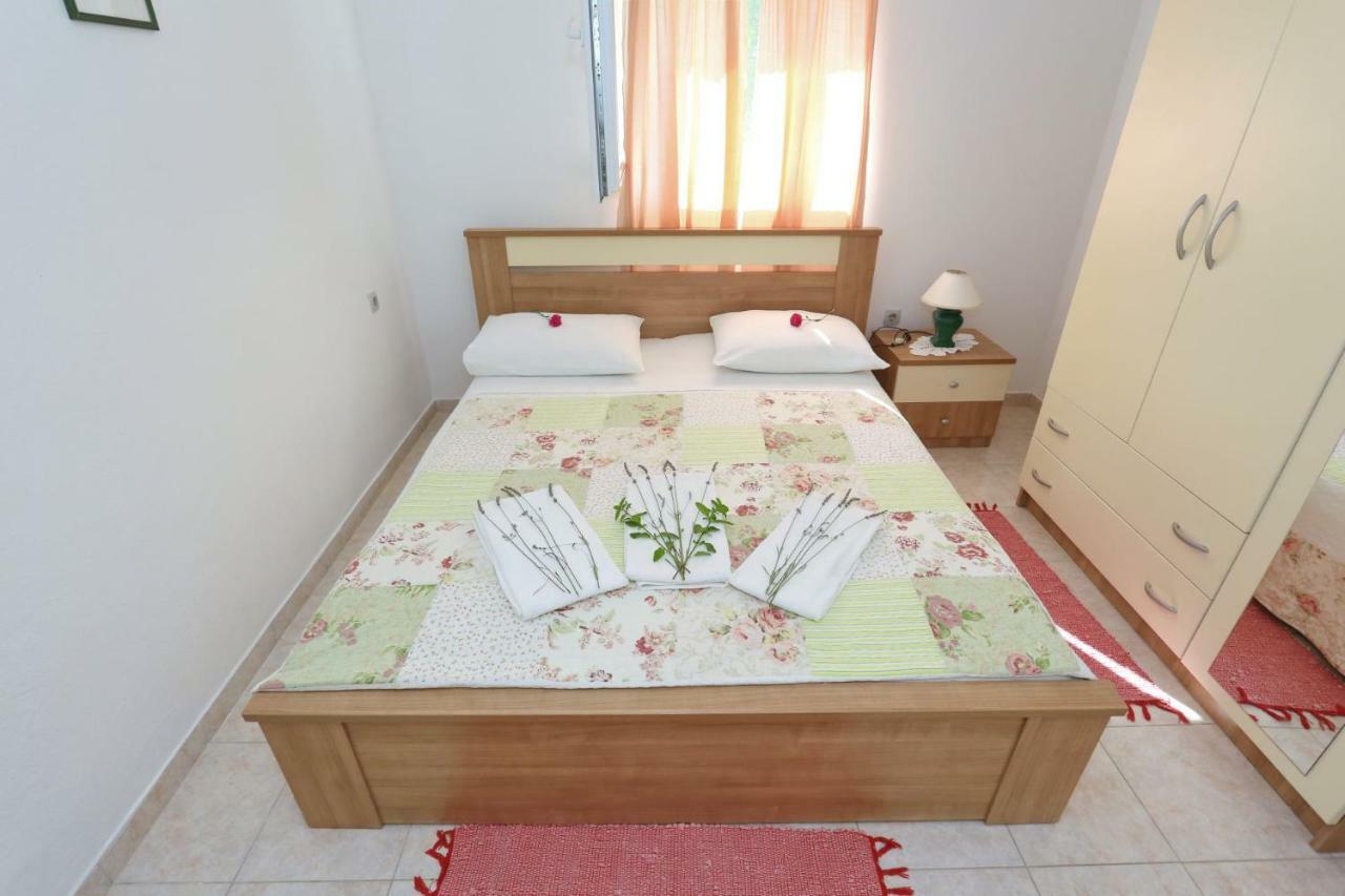 זאטון Apartments Romansa מראה חיצוני תמונה