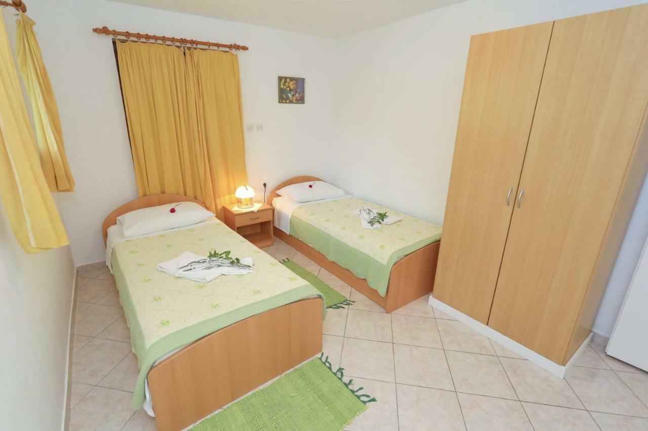 זאטון Apartments Romansa מראה חיצוני תמונה