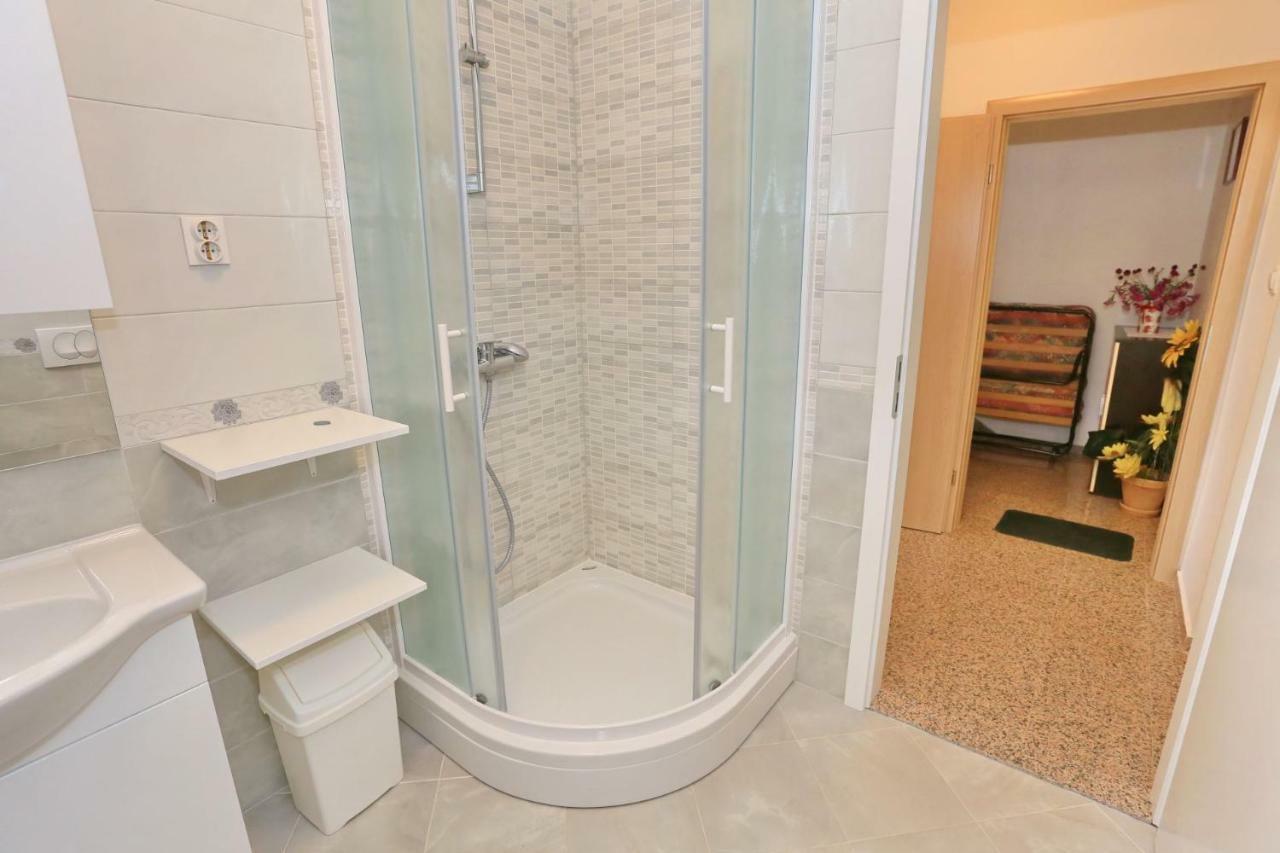זאטון Apartments Romansa מראה חיצוני תמונה
