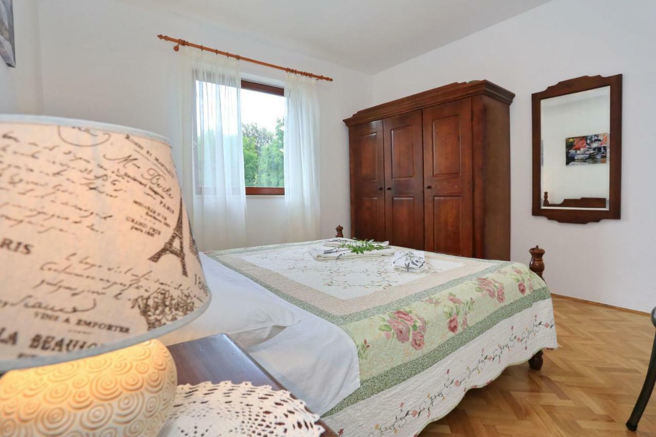 זאטון Apartments Romansa מראה חיצוני תמונה