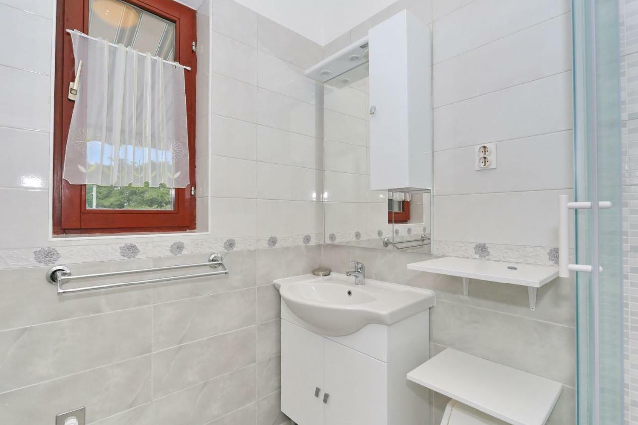 זאטון Apartments Romansa מראה חיצוני תמונה