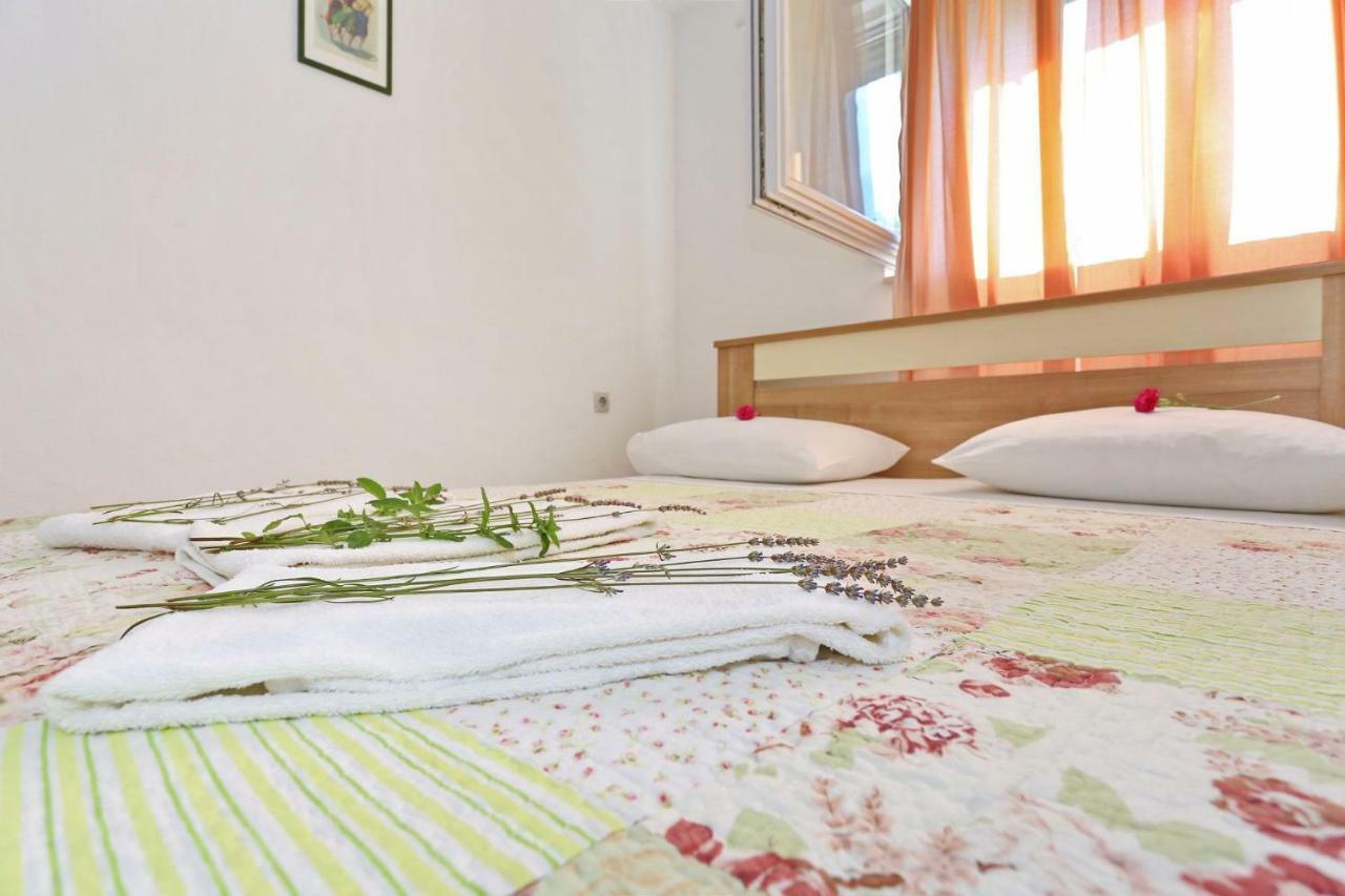 זאטון Apartments Romansa מראה חיצוני תמונה
