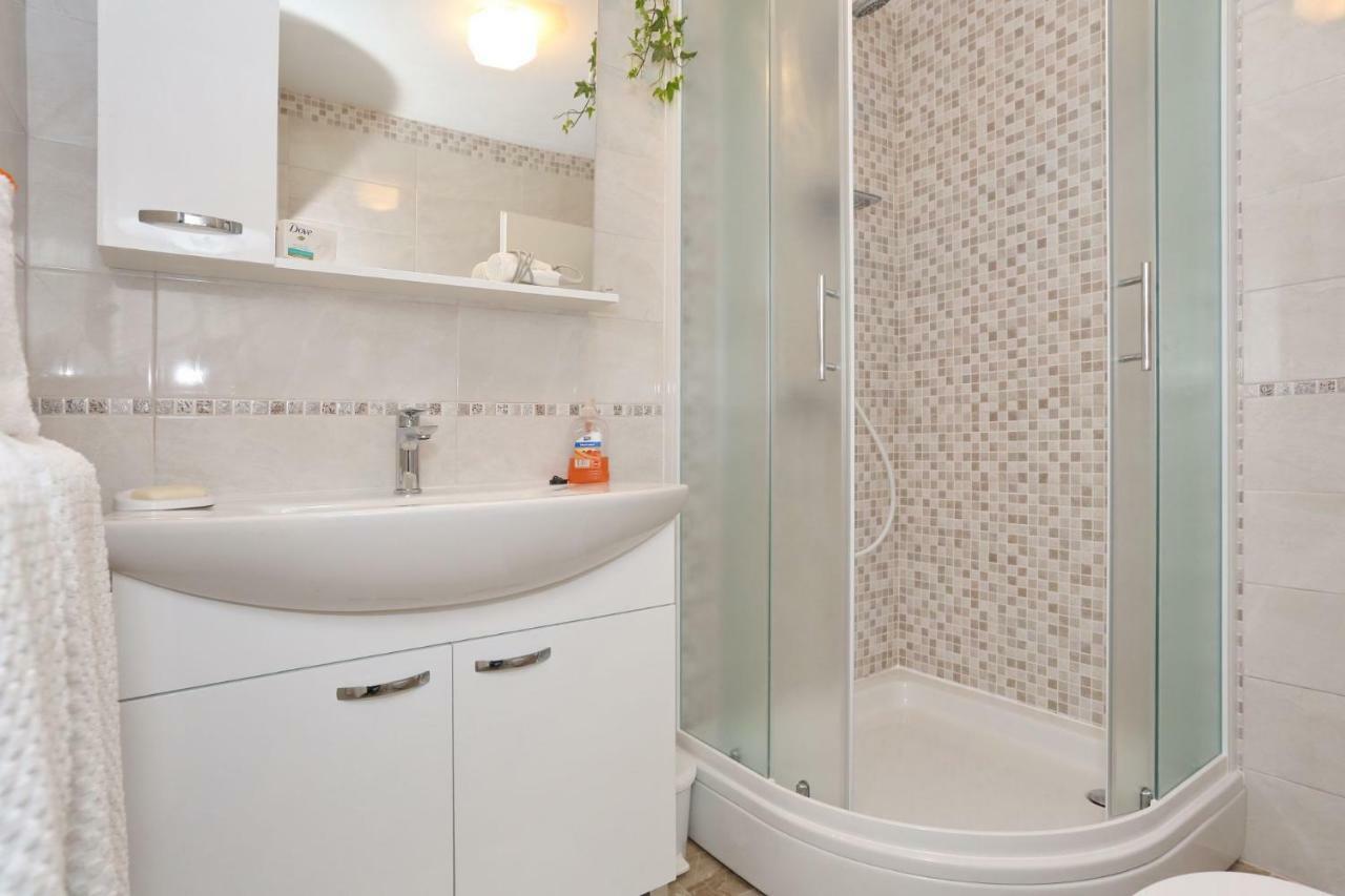זאטון Apartments Romansa מראה חיצוני תמונה