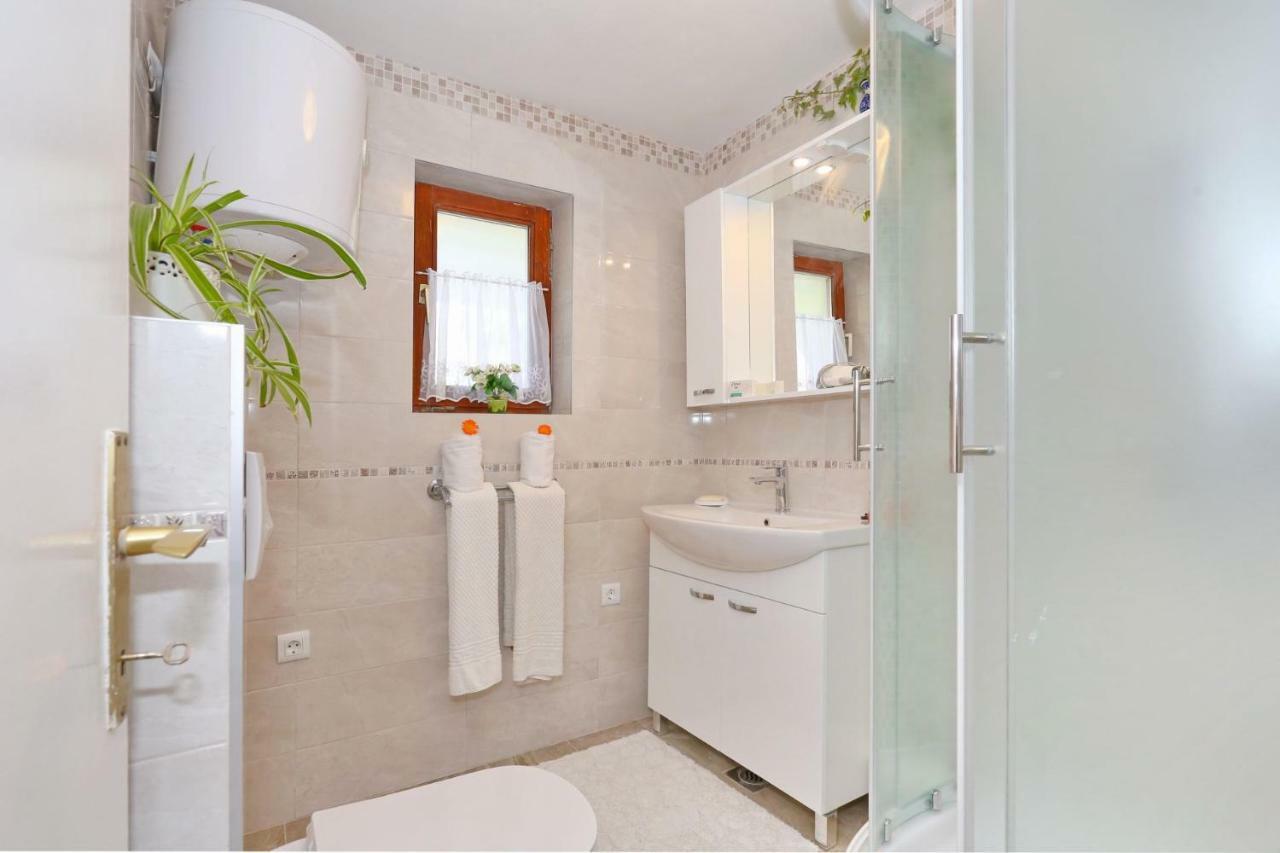 זאטון Apartments Romansa מראה חיצוני תמונה